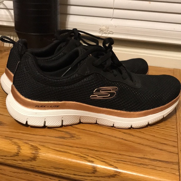 Comfy sneakers 👟🖤 - Picture 4 of 12